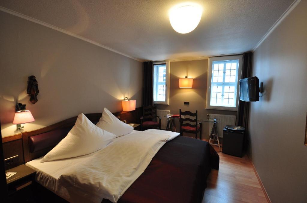 Hotel Schmuckkaestchen Miltenberg Ruang foto
